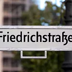 Homely Berlin - Spacious Flat Quiet, Friedrichstrasse, River
