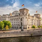 Homely Berlin - Spacious Flat Quiet, Friedrichstrasse, River