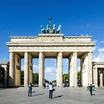 Homely Berlin - Spacious Flat Quiet, Friedrichstrasse, River