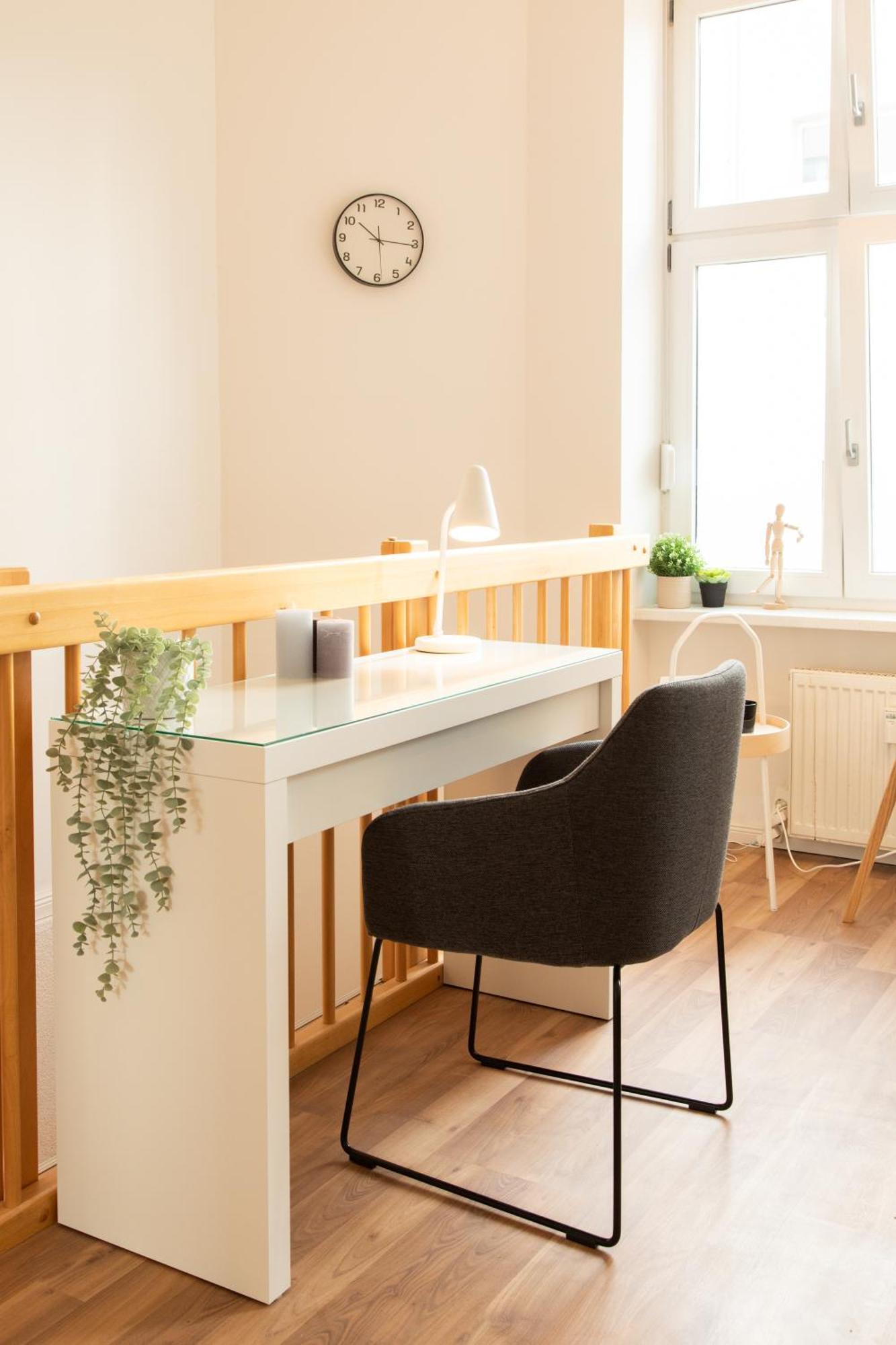 Homely - Spacious Flat Quiet, Friedrichstrasse, River Berlijn
