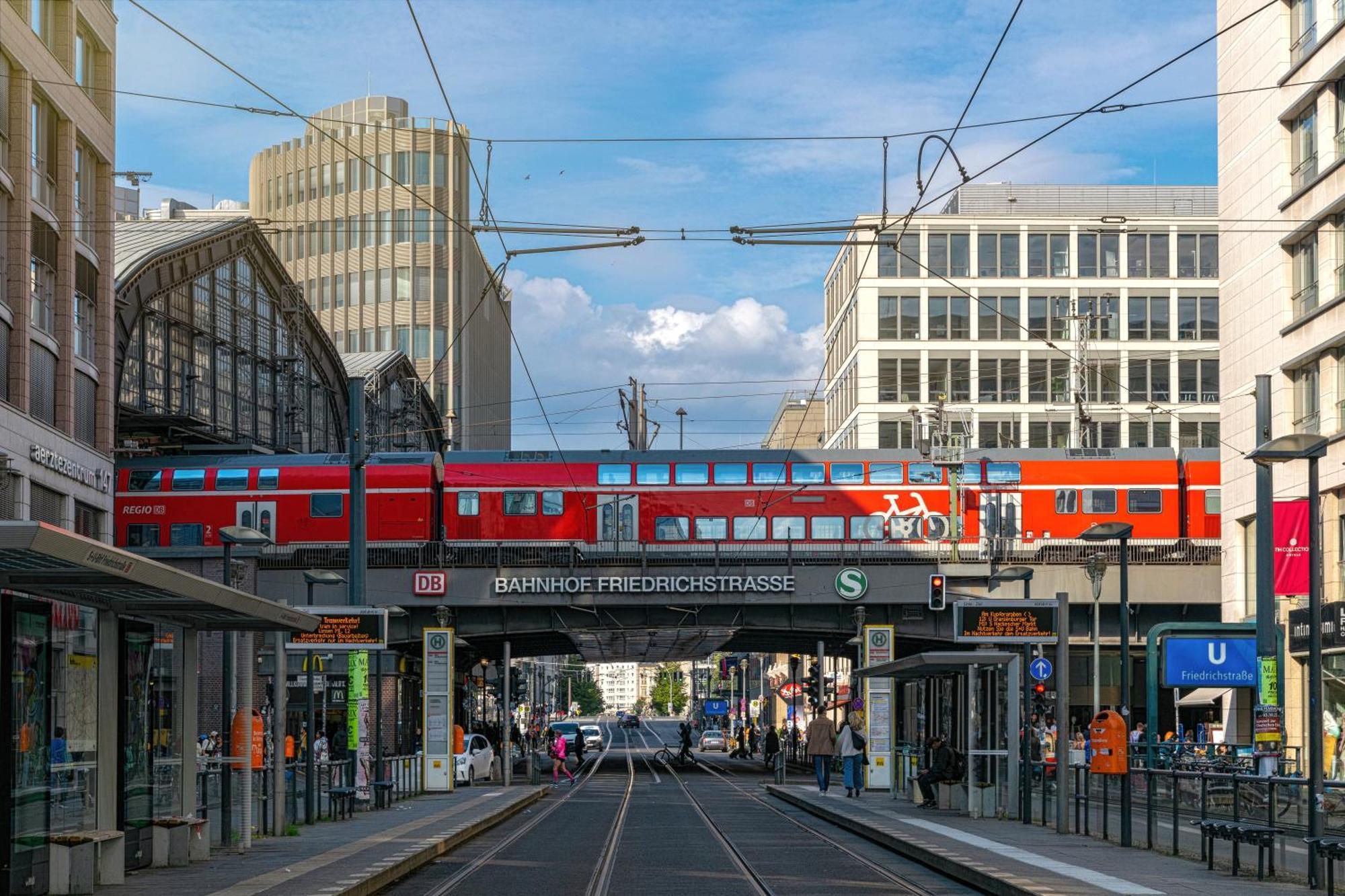 Homely - Spacious Flat Quiet, Friedrichstrasse, River Appartement *