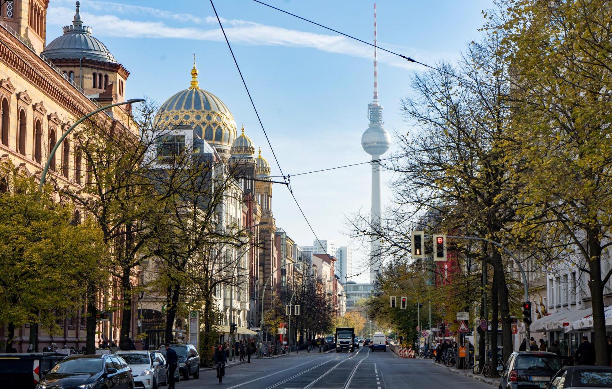 Homely - Spacious Flat Quiet, Friedrichstrasse, River Appartement Berlijn