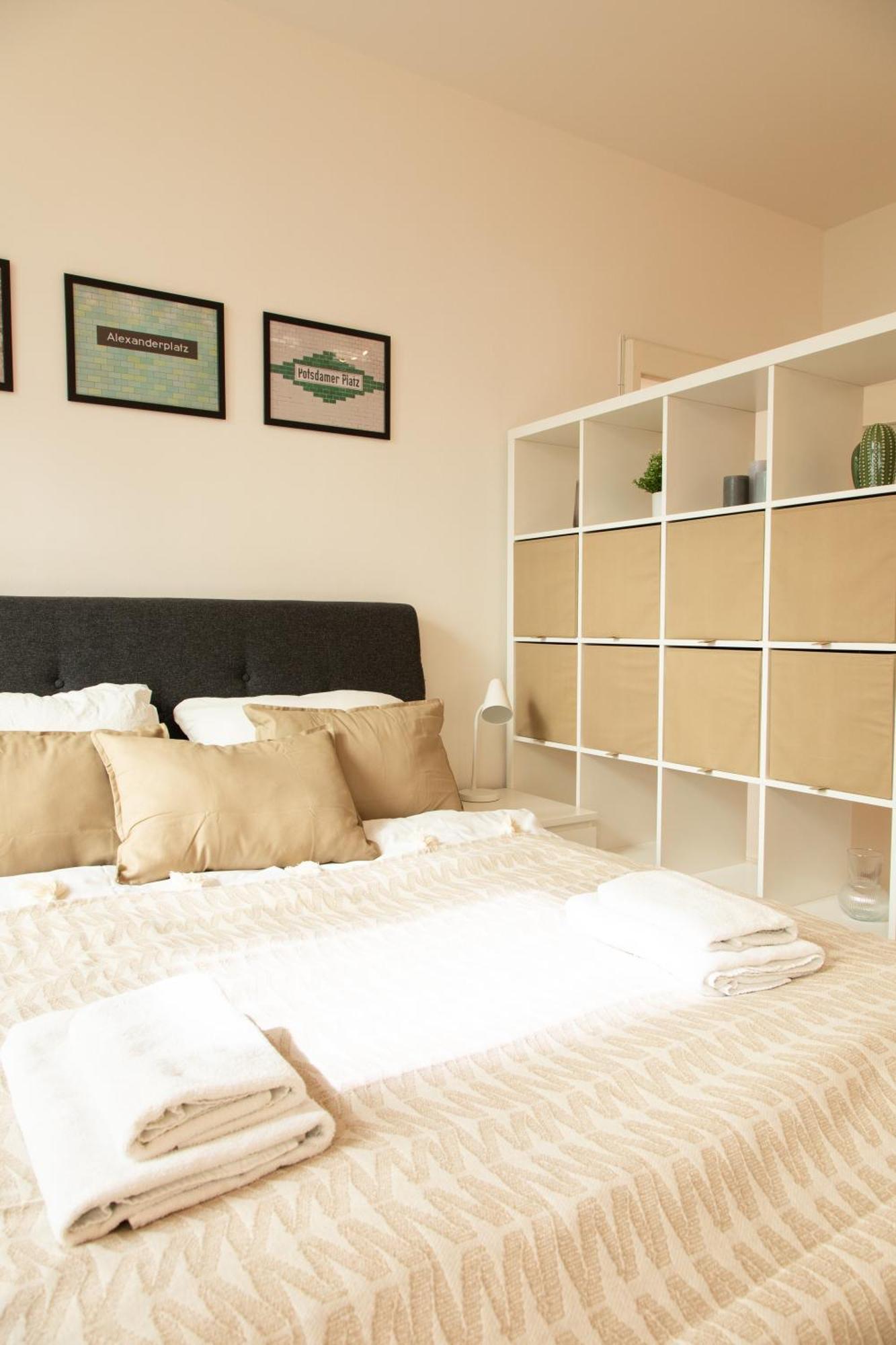 Homely - Spacious Flat Quiet, Friedrichstrasse, River Appartement *