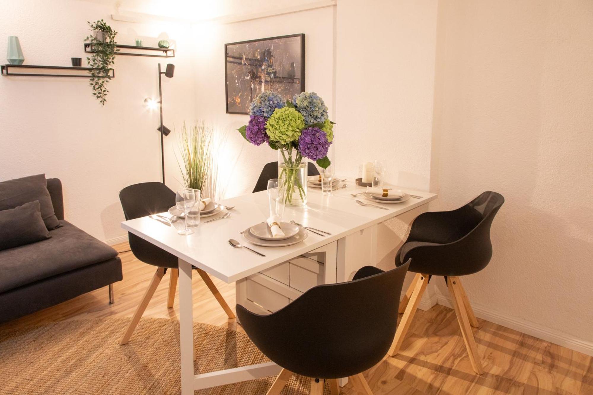 Homely - Spacious Flat Quiet, Friedrichstrasse, River
