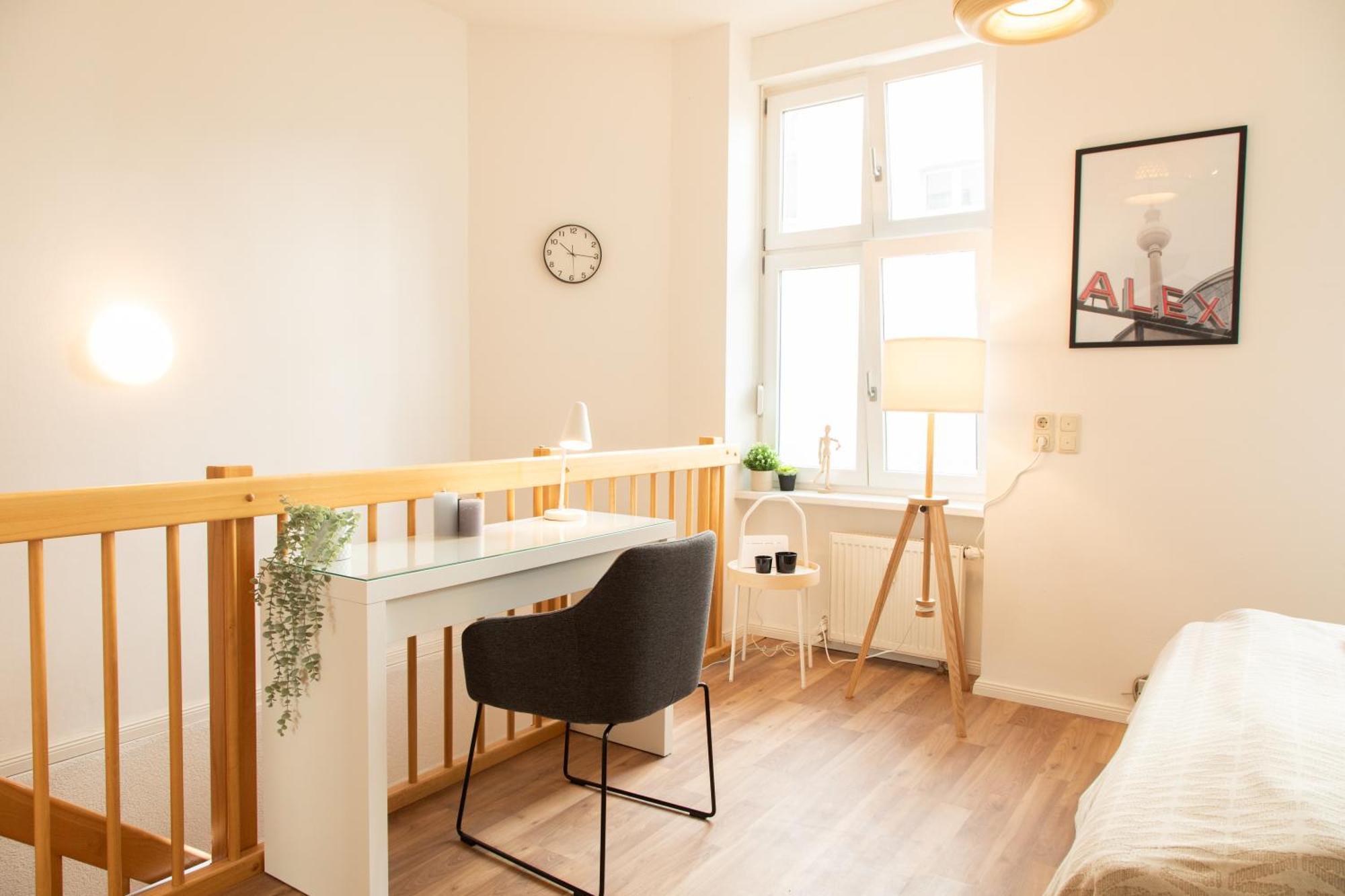 Homely - Spacious Flat Quiet, Friedrichstrasse, River Appartement *