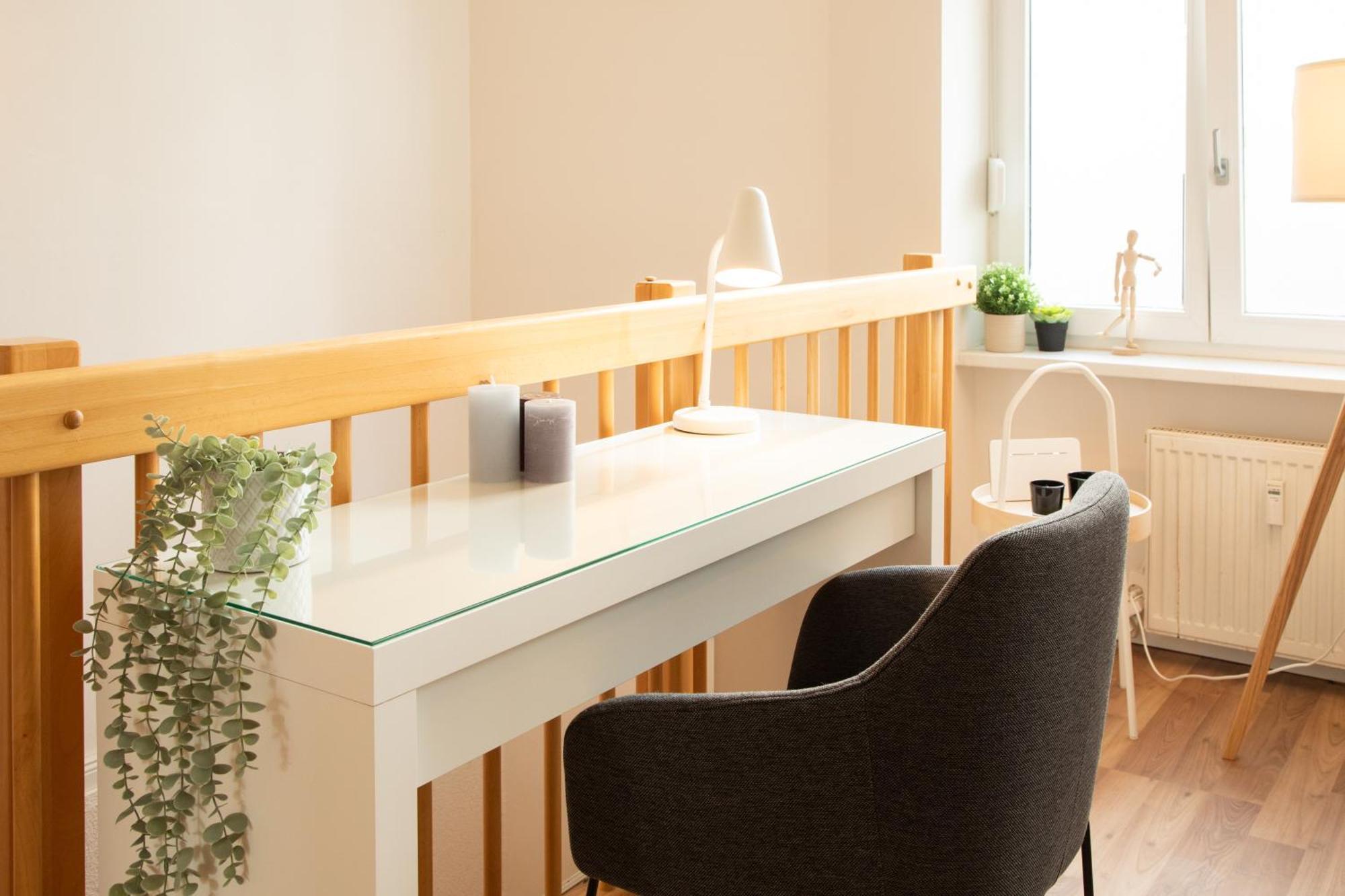 Appartement Homely - Spacious Flat Quiet, Friedrichstrasse, River Berlijn