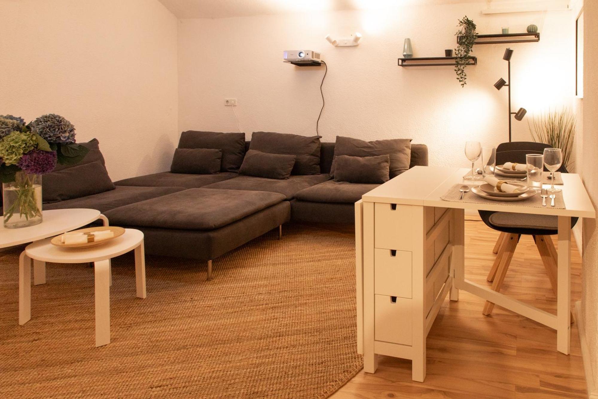 Apartment Homely - Spacious Flat Quiet, Friedrichstrasse, River Berlin
